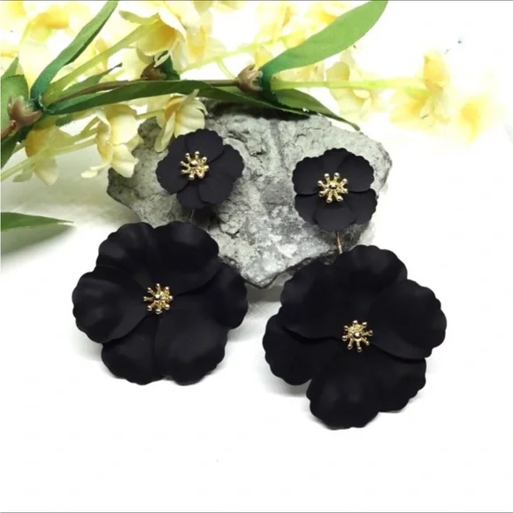 Black Double Flower Earrings - Picture 5 of 7